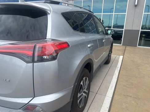 Used 2018 Toyota RAV4 LE image 5