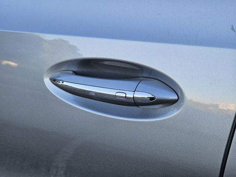 Used 2023 Buick Envision Essence image 7