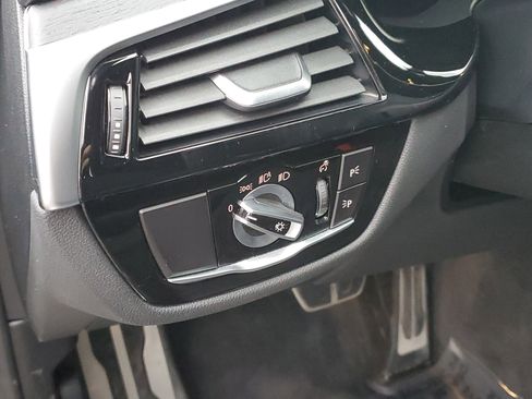 Used 2022 BMW 540i xDrive w/ M Sport Package image 10