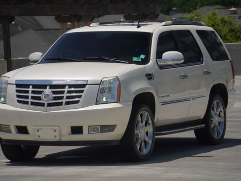 Used 2008 Cadillac Escalade AWD image 25