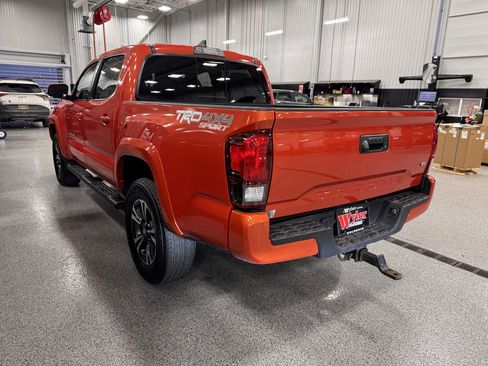 Used 2018 Toyota Tacoma TRD Sport image 30
