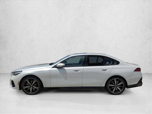 Used 2025 BMW 530i xDrive w/ M Sport Package AWD/4WD image 8