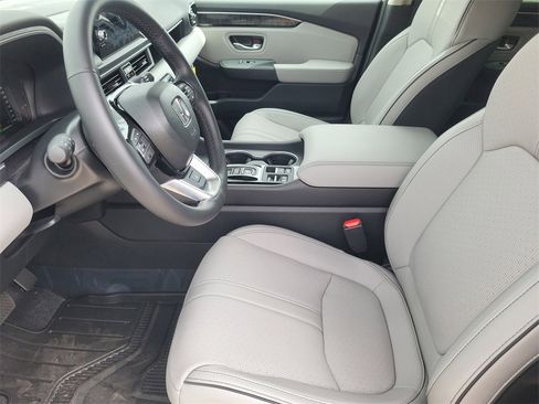 New 2025 Honda Pilot Elite image 8