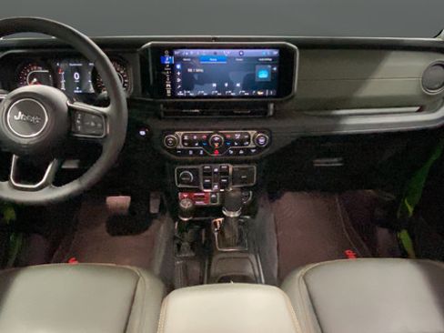 Certified 2025 Jeep Gladiator Mojave AWD/4WD image 11