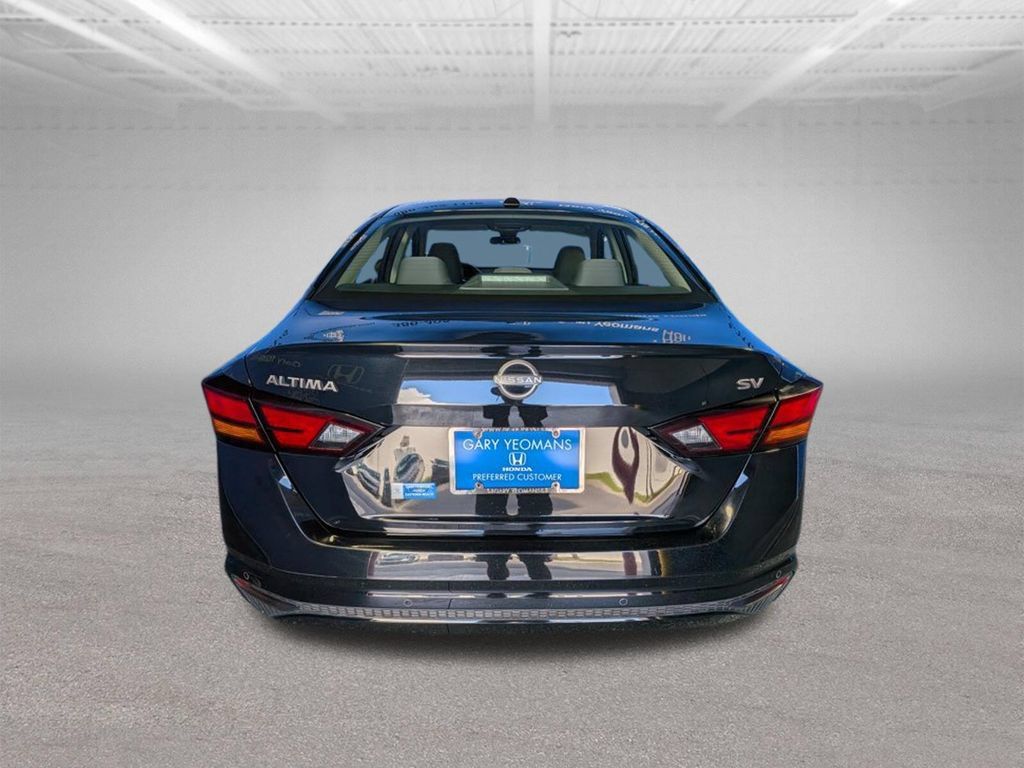 Used 2024 Nissan Altima 2.5 SV FWD image 6