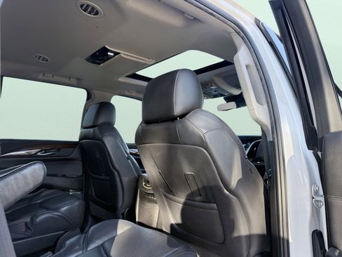 Used 2018 Cadillac Escalade Premium Luxury image 46