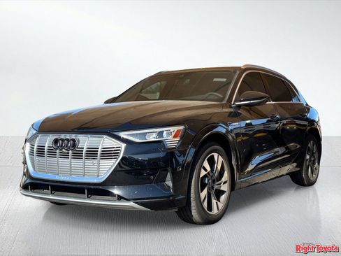 Used 2022 Audi e-tron Premium Plus w/ Premium Plus Package AWD/4WD image 2