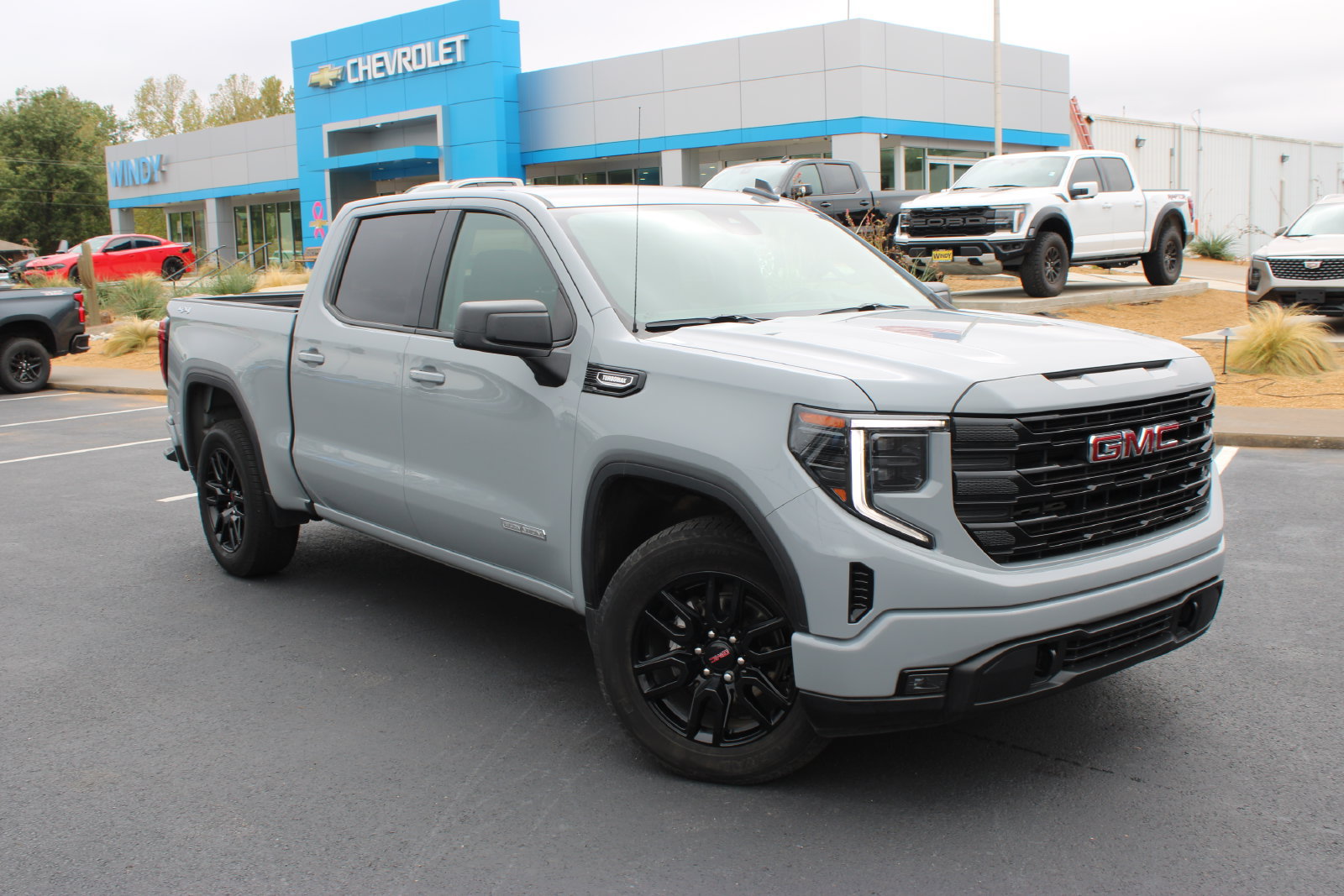 Used 2024 GMC Sierra 1500 Elevation AWD/4WD image 2