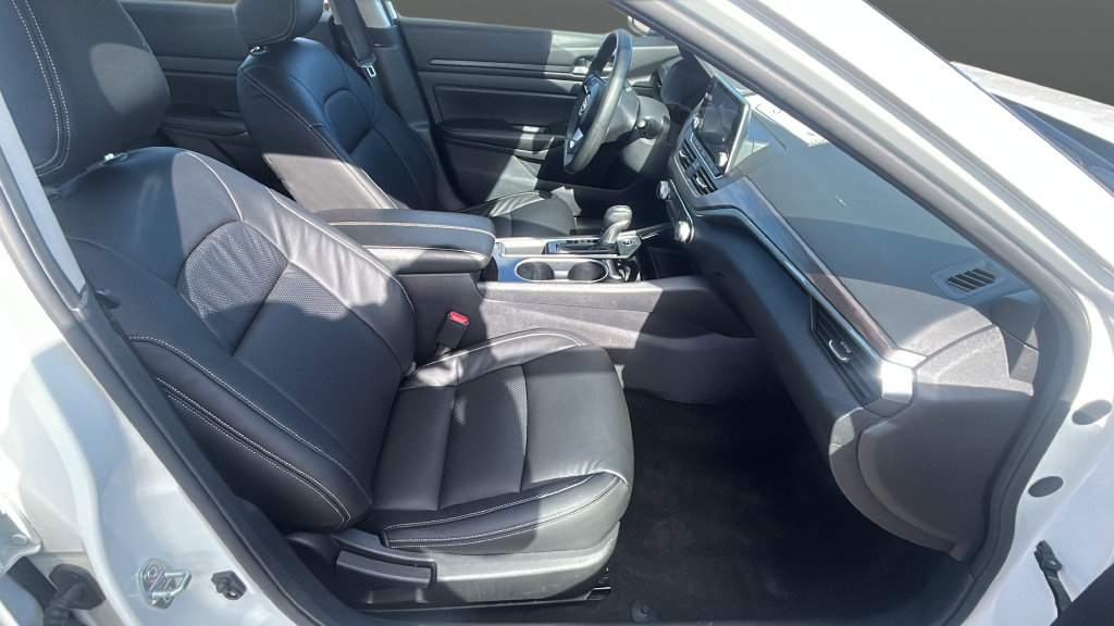 Used 2024 Nissan Altima 2.5 SV FWD image 17