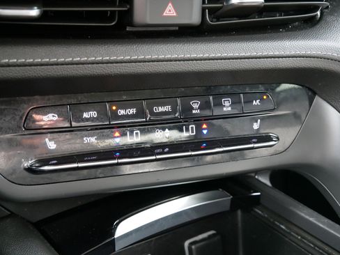 Used 2023 Buick Envision Essence image 19