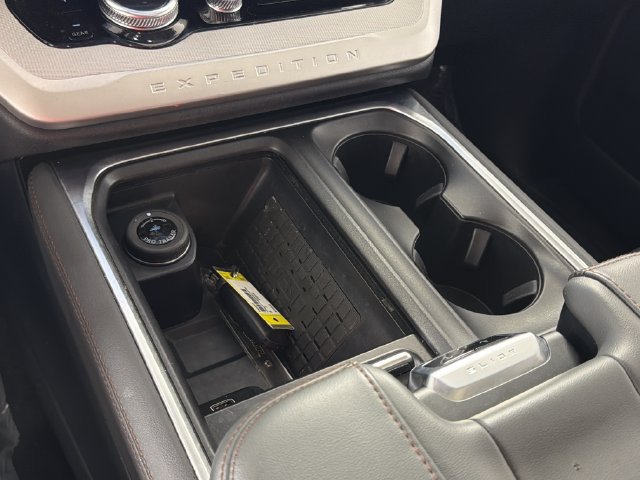Used 2025 Ford Expedition Active RWD image 5