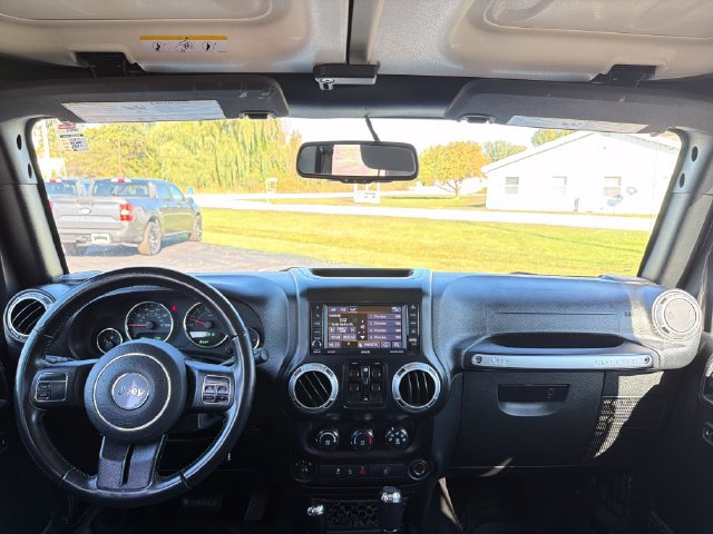 Used 2018 Jeep Wrangler Unlimited Sahara AWD/4WD image 22