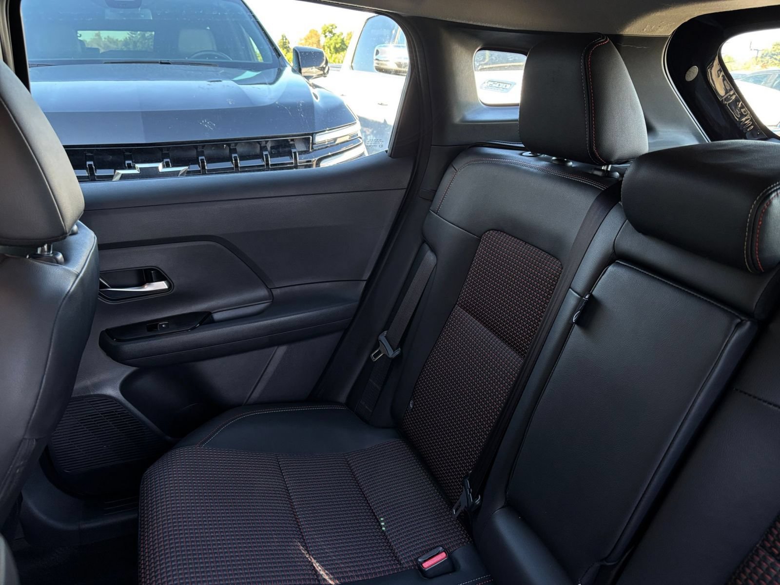 Used 2026 Nissan Kicks SR FWD image 38