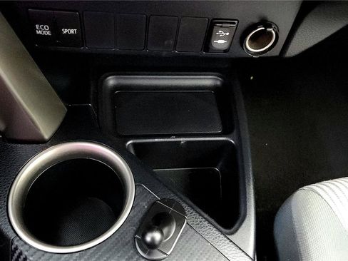 Used 2015 Toyota RAV4 LE image 45