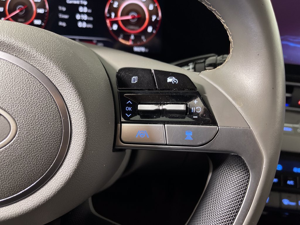 Certified 2025 Hyundai Elantra SEL FWD image 30