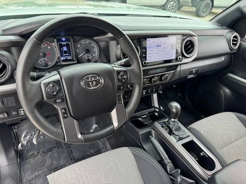 Used 2022 Toyota Tacoma TRD Off-Road w/ Technology Package AWD/4WD image 3