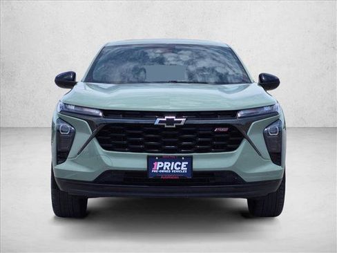 Used 2024 Chevrolet Trax RS w/ Sunroof Package FWD image 2