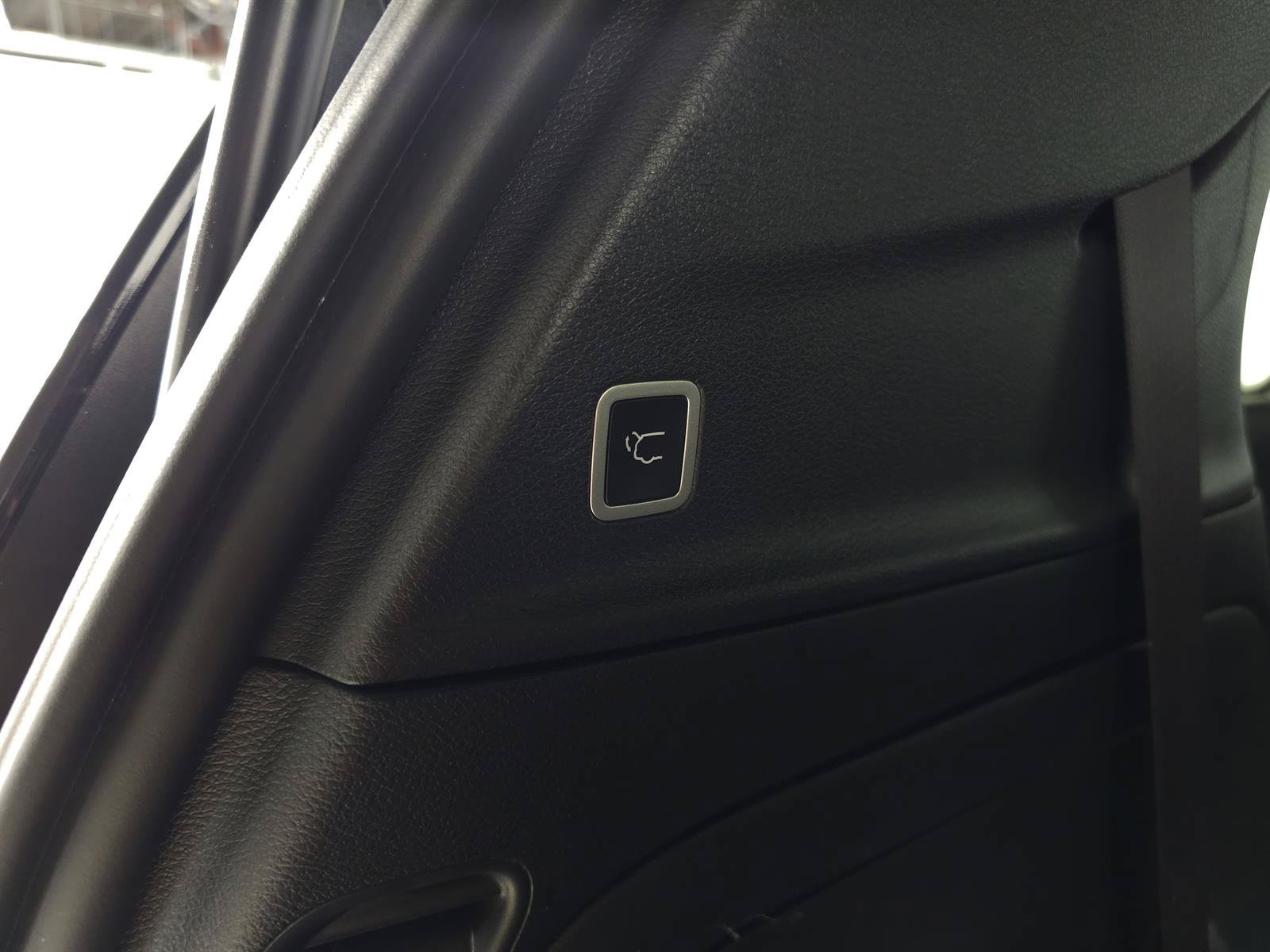 Used 2024 Chrysler Pacifica Premium FWD image 8