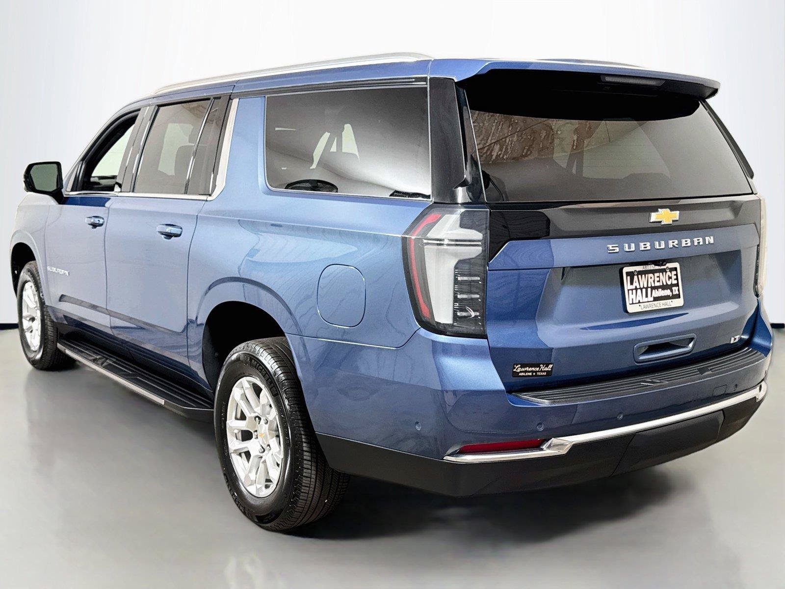Certified 2026 Chevrolet Suburban LT w/ Comfort Package AWD/4WD image 6