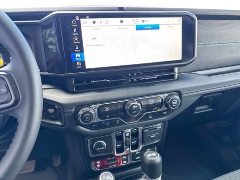 Used 2025 Jeep Wrangler Unlimited Rubicon 4xe image 24