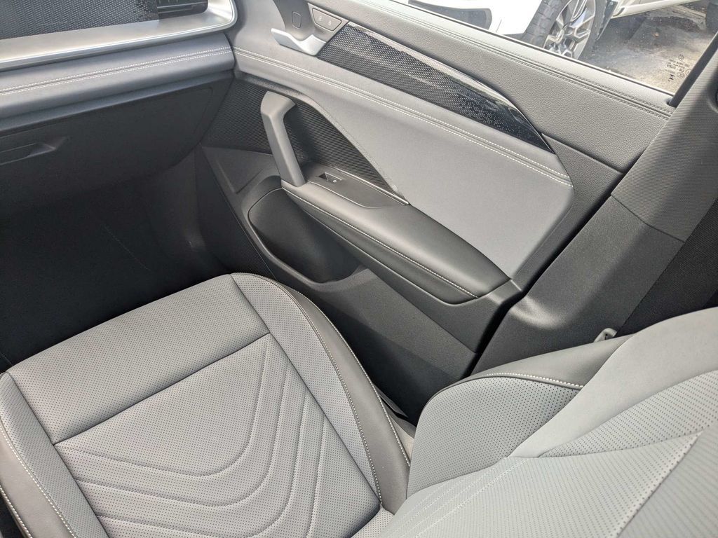 Certified 2025 Volkswagen Tiguan SE R-Line AWD/4WD image 23