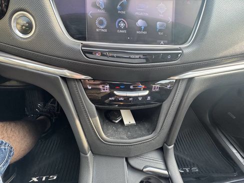 Used 2017 Cadillac XT5 Luxury w/ Driver Awareness Package AWD/4WD image 38