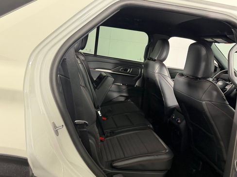 Used 2025 Ford Explorer ST-Line w/ ST-Line Street Pack AWD/4WD image 28