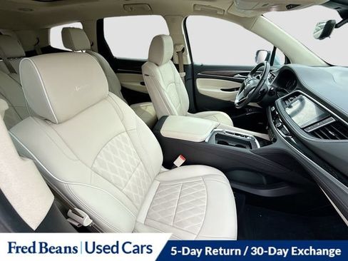 Used 2024 Buick Enclave Avenir w/ Avenir Technology Package AWD/4WD image 38