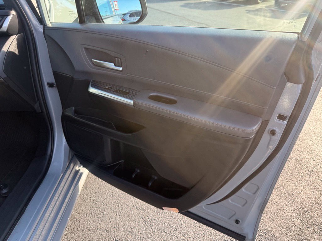 Certified 2023 Toyota Sienna XLE Woodland Edition AWD/4WD image 21
