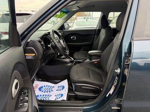 Used 2017 Kia Soul + image 14