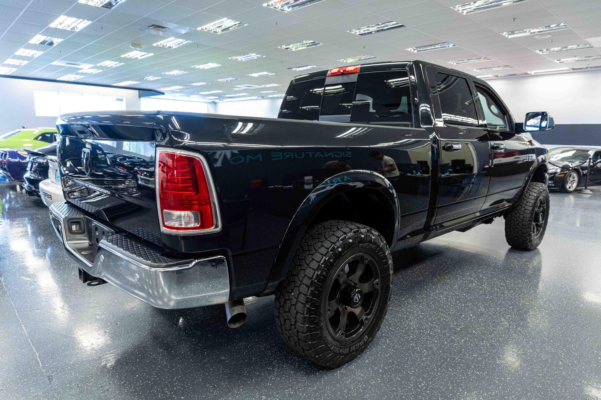 Used 2016 RAM 3500 Laramie Longhorn w/ Convenience Group AWD/4WD image 4