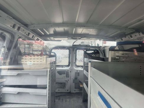 Used 2014 Chevrolet Express 2500 RWD image 25