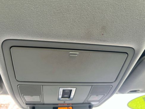 Used 2017 Land Rover Range Rover Evoque SE image 31