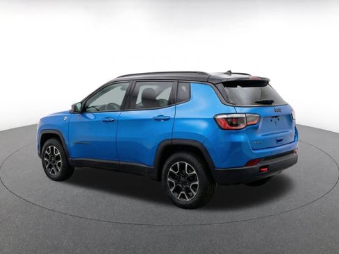 Used 2025 Jeep Compass Trailhawk AWD/4WD image 7