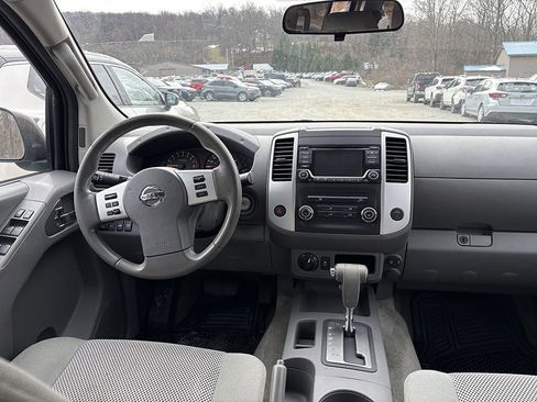 Used 2017 Nissan Frontier SV AWD/4WD image 5