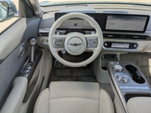 Used 2025 Genesis GV60 RWD image 18