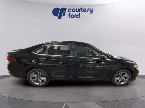 Used 2024 Volkswagen Jetta SE FWD image 8