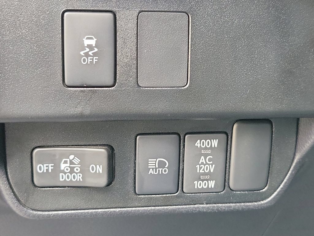 Used 2022 Toyota Tacoma TRD Off-Road w/ TRD Premium Off Road Package AWD/4WD image 19