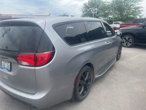 Used 2019 Chrysler Pacifica Touring Plus w/ Advanced Safetytec Group FWD image 14