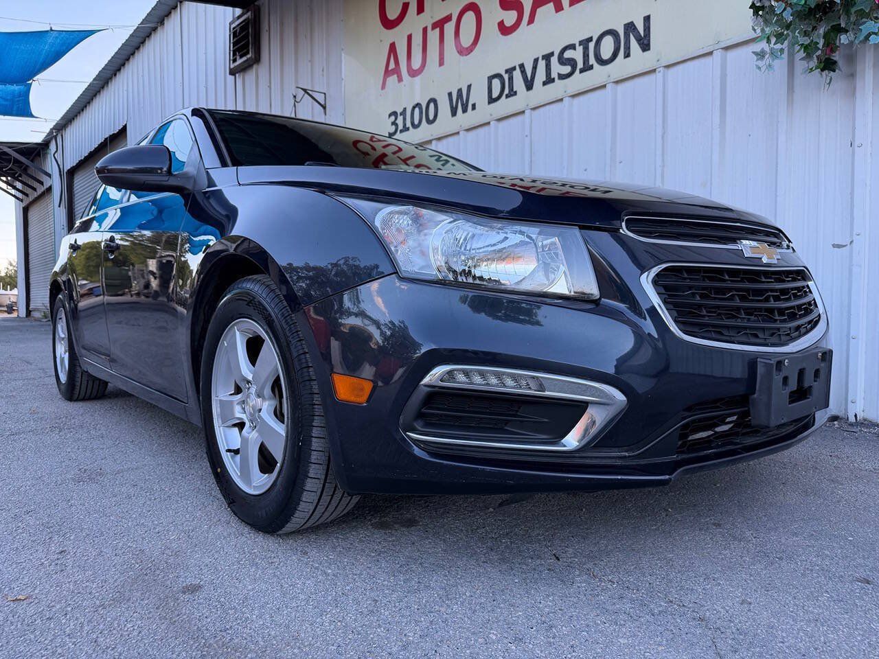 Used 2015 Chevrolet Cruze LT w/ Technology Package FWD image 1
