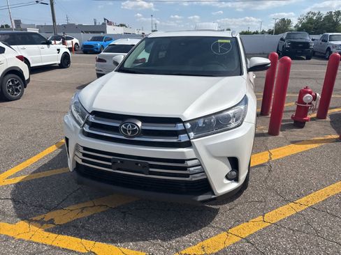 Used 2019 Toyota Highlander AWD V6 image 4
