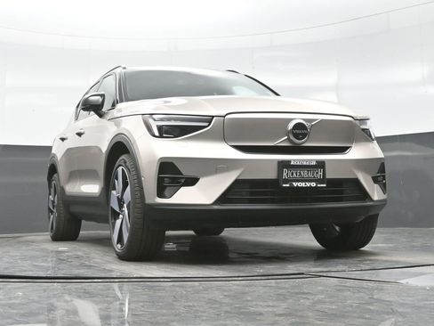 Used 2023 Volvo XC40 Recharge Ultimate image 21