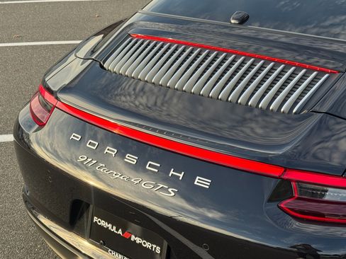 Used 2019 Porsche 911 image 25