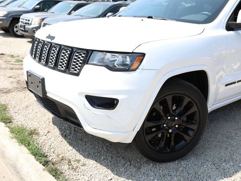 Used 2019 Jeep Grand Cherokee Altitude AWD/4WD image 2