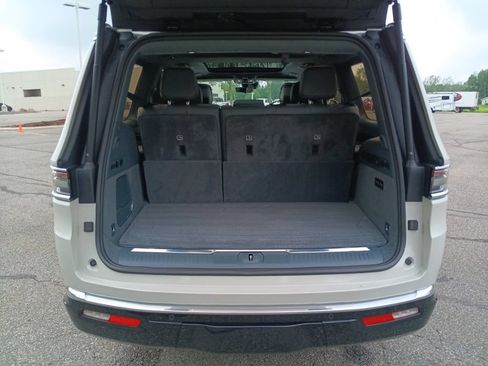 Used 2022 Jeep Grand Wagoneer Series II w/ Premium Group II AWD/4WD image 35
