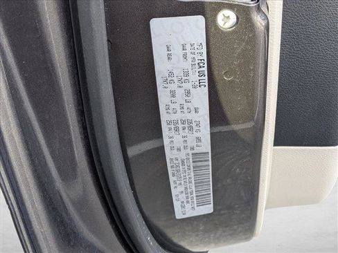 Used 2020 Chrysler Pacifica Touring-L image 26