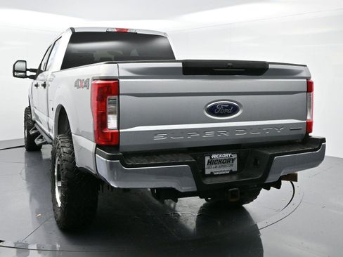 Used 2018 Ford F250 XLT AWD/4WD image 6