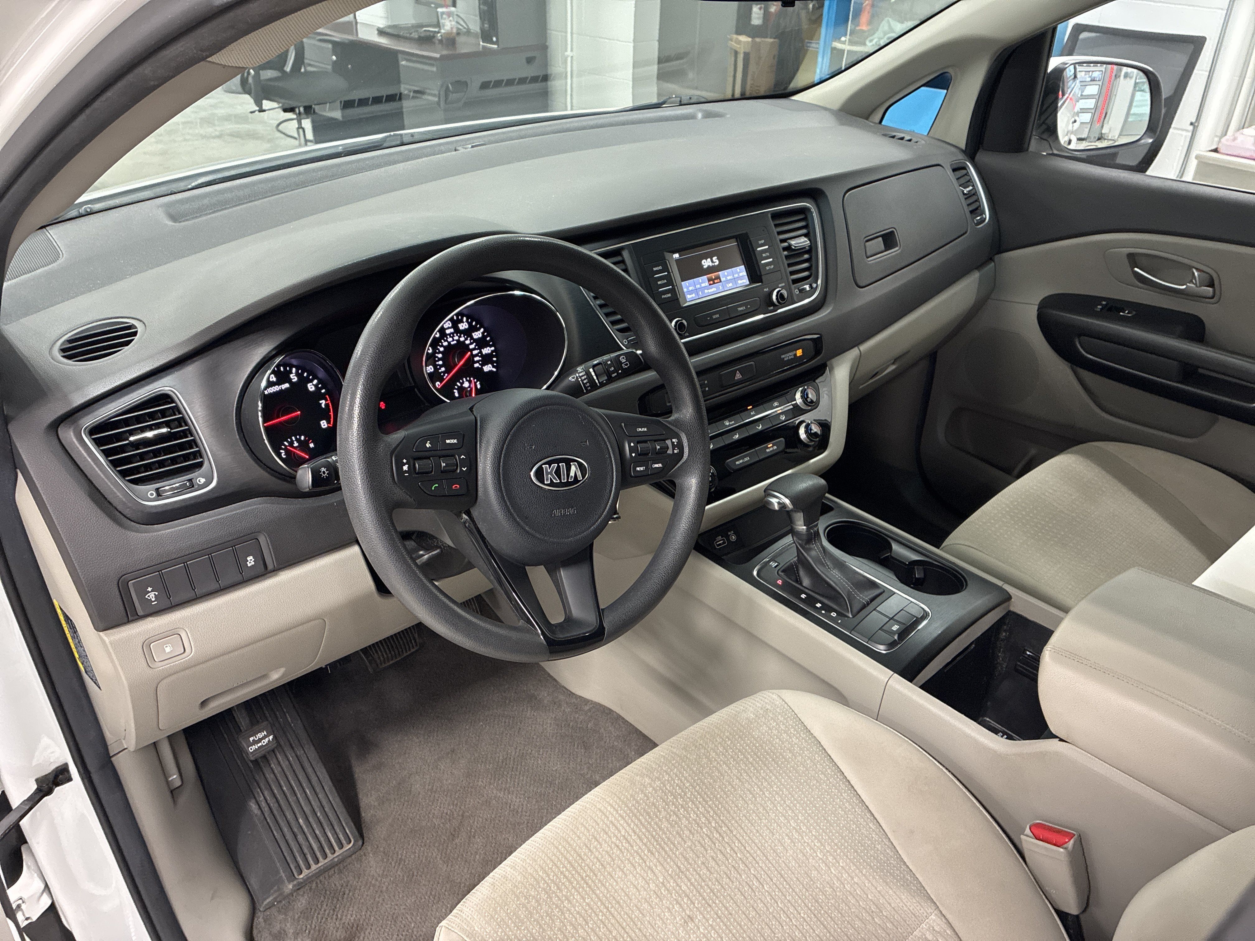 Used 2018 Kia Sedona LX FWD image 18