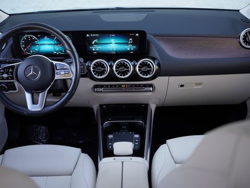 Used 2022 Mercedes-Benz GLA 250 4MATIC w/ Premium Package Lite image 20