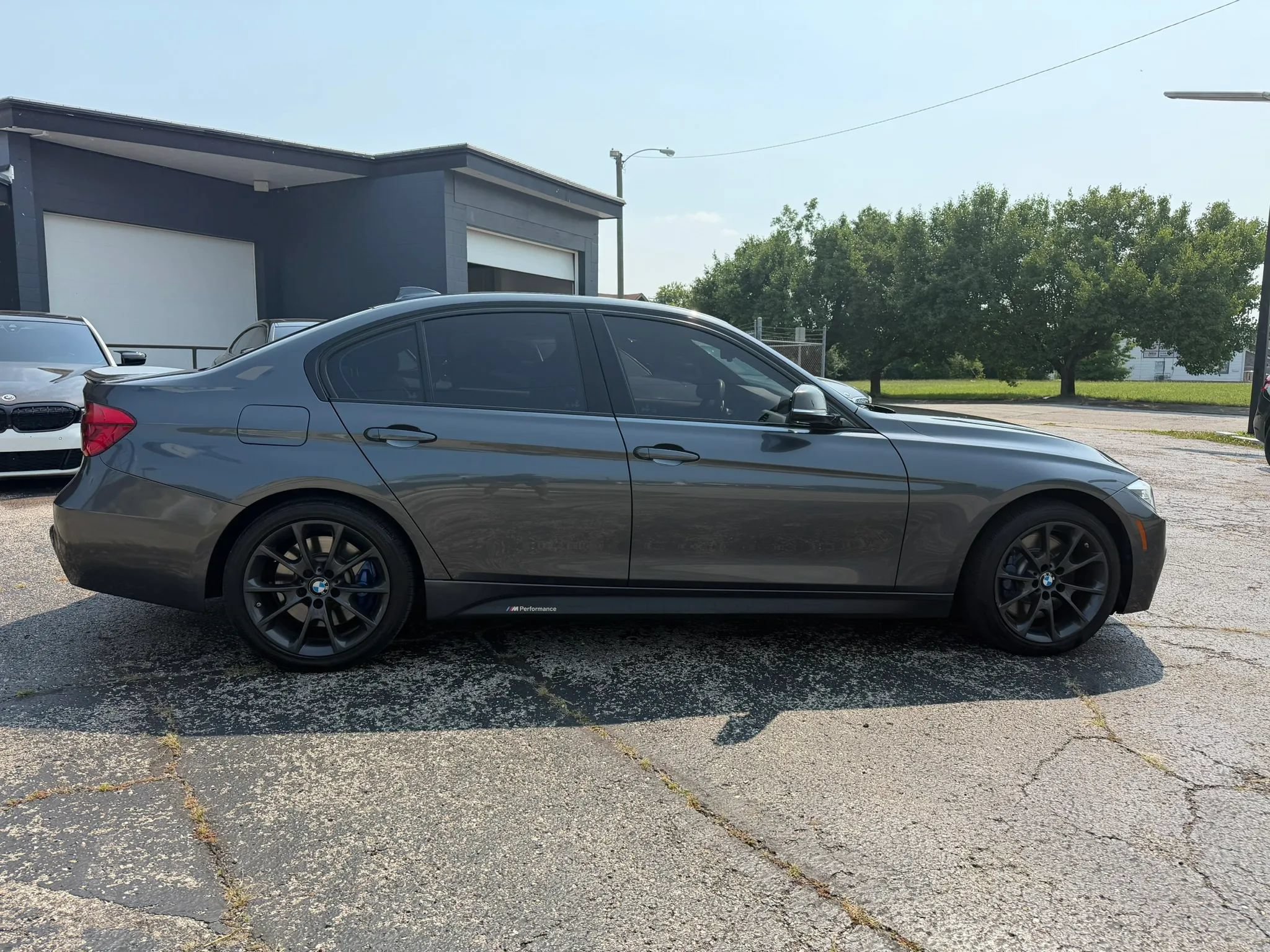Used 2017 BMW 340i xDrive Sedan w/ Technology Package AWD/4WD image 10